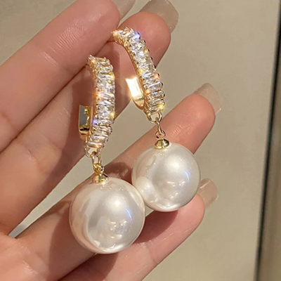Elegant Perle- og Zirkonia-øreringe
