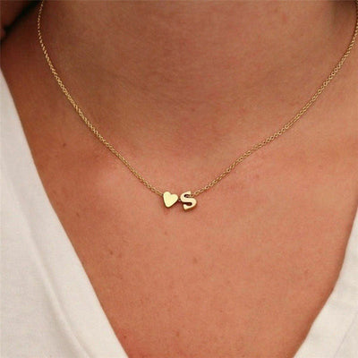 navnesmykke med initialen Ria | 18k Guld