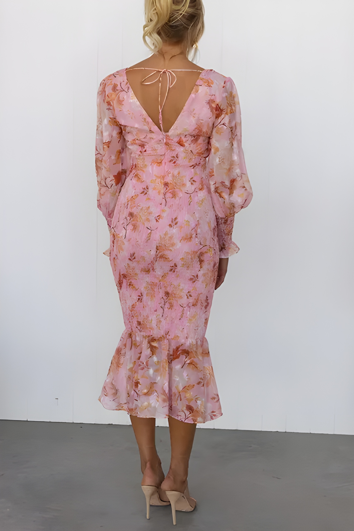 Robe Amilia Med V-udskæring & Puffede Ærmer