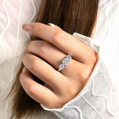 Clare Dreifach Stein Ring | Hvidguld