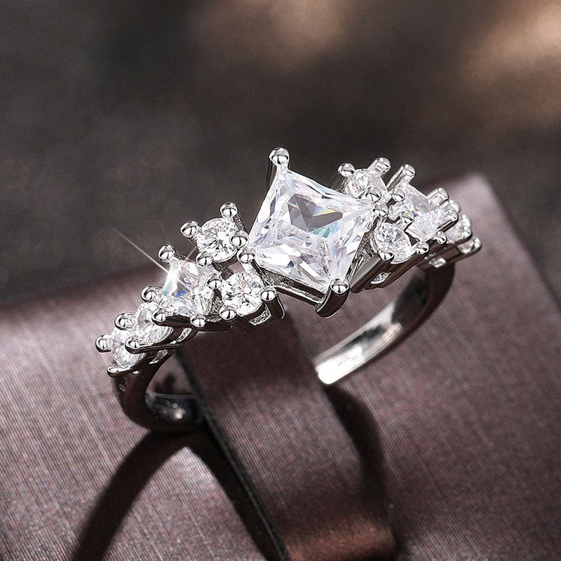 Cressida Lumere Ring | Hvidguld