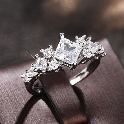 Cressida Lumere Ring | Hvidguld