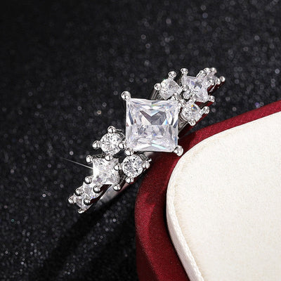 Cressida Lumere Ring | Hvidguld