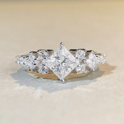 Cressida Lumere Ring | Hvidguld
