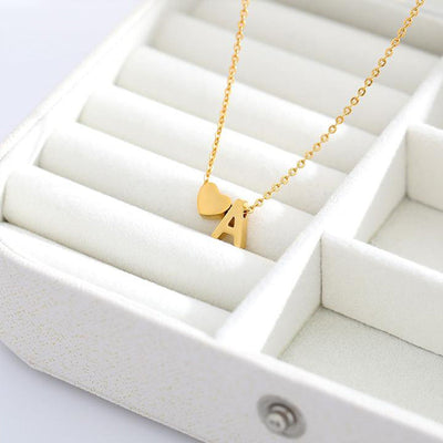 navnesmykke med initialen Ria | 18k Guld