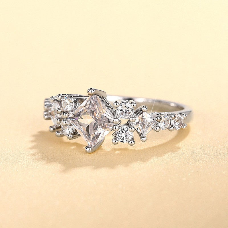 Cressida Lumere Ring | Hvidguld