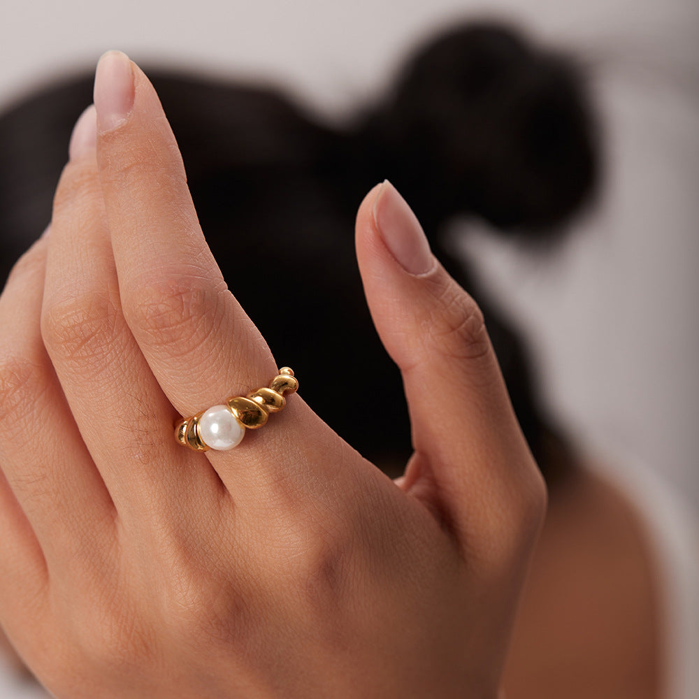 Scarlett ring med ferskvandsperler | 18k guld