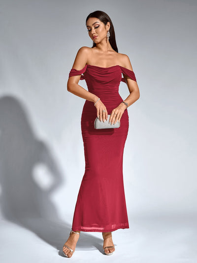 Off-Shoulder Kjole, Rynket & Lynlås Bagpå