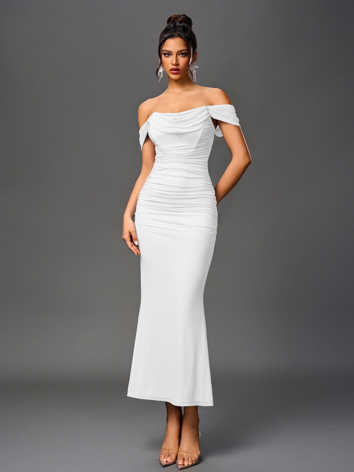 Off-Shoulder Kjole, Rynket & Lynlås Bagpå