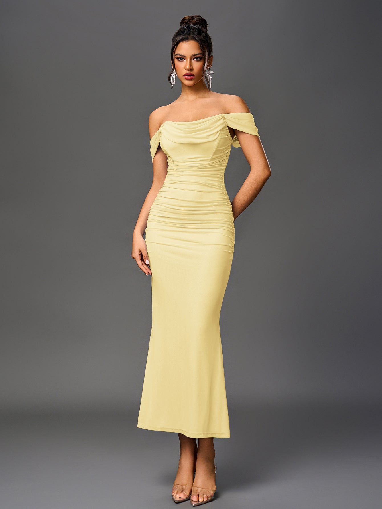 Off-Shoulder Kjole, Rynket & Lynlås Bagpå