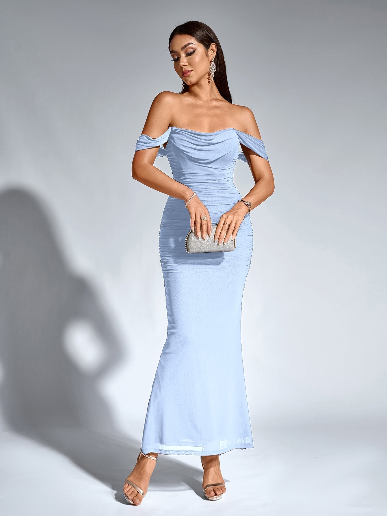 Off-Shoulder Kjole, Rynket & Lynlås Bagpå