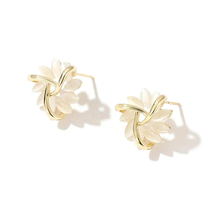Elegante og eksklusive cirkeløreringe i opal petal i guld - DK