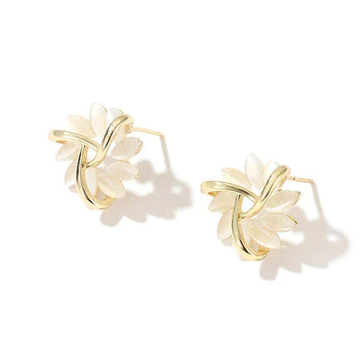 Elegante og eksklusive cirkeløreringe i opal petal i guld - DK