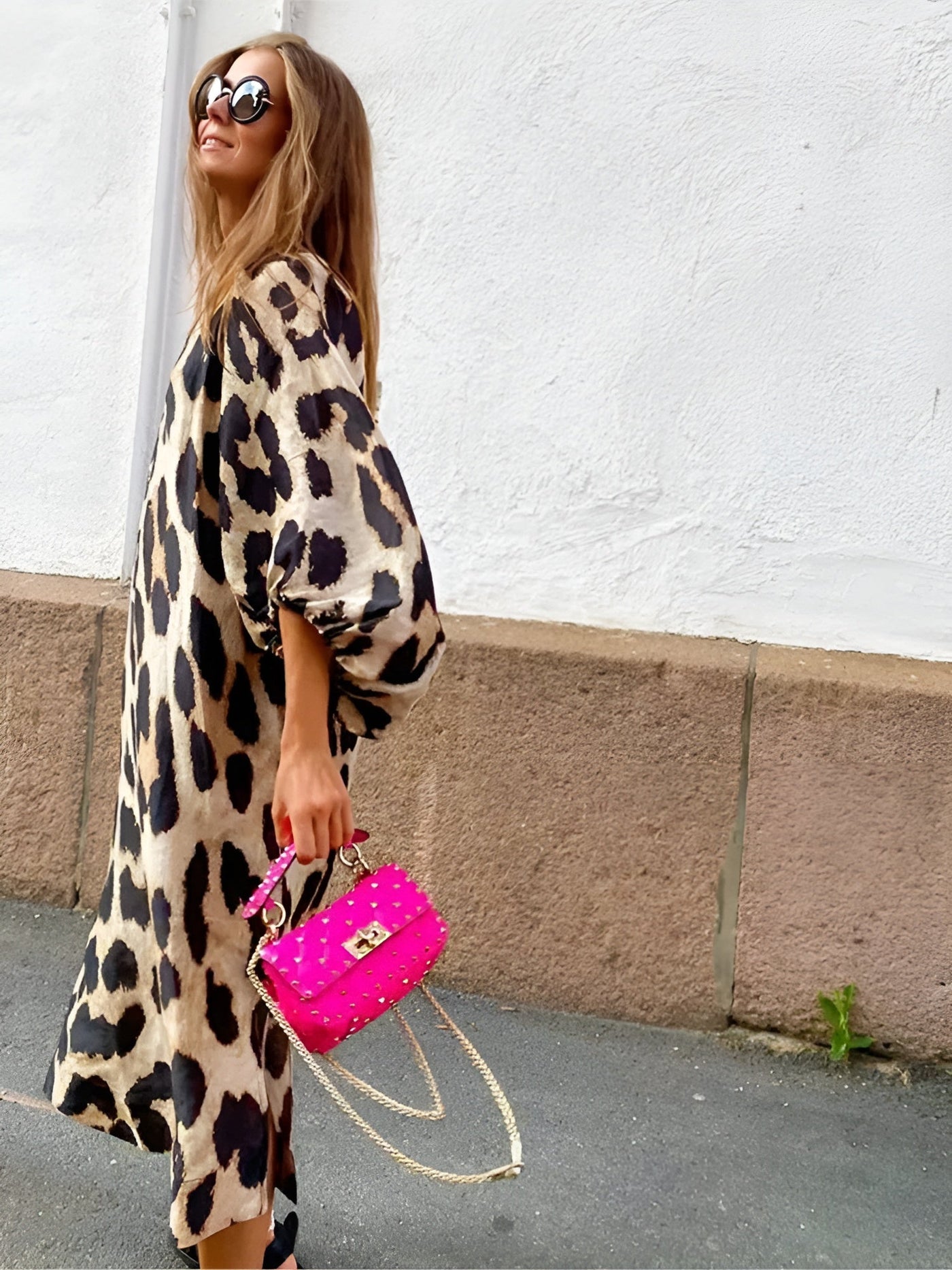 Lisa | Feminint kjole med moderne leopardmønster