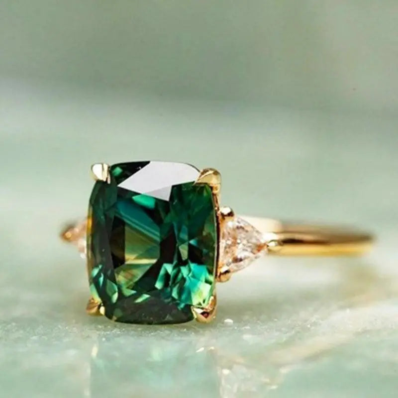 Elegant Firkantet Smaragd Ring