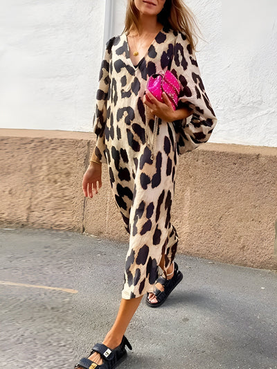 Lisa | Feminint kjole med moderne leopardmønster