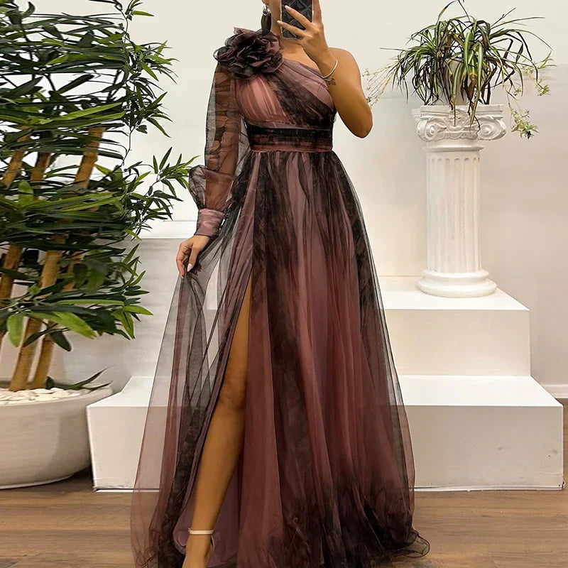 Rosea Trendy maxikjole med net på det ene skulder med print