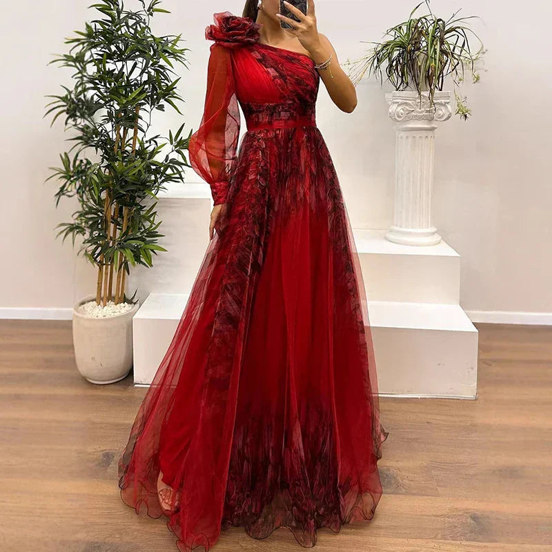 Rosea Trendy maxikjole med net på det ene skulder med print