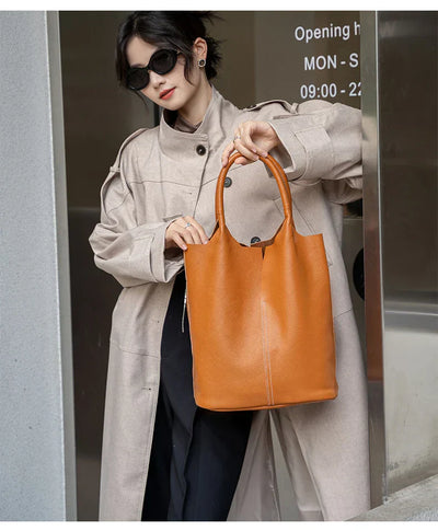 saga™ – lyseblå bucket taske i luksuslæderlook