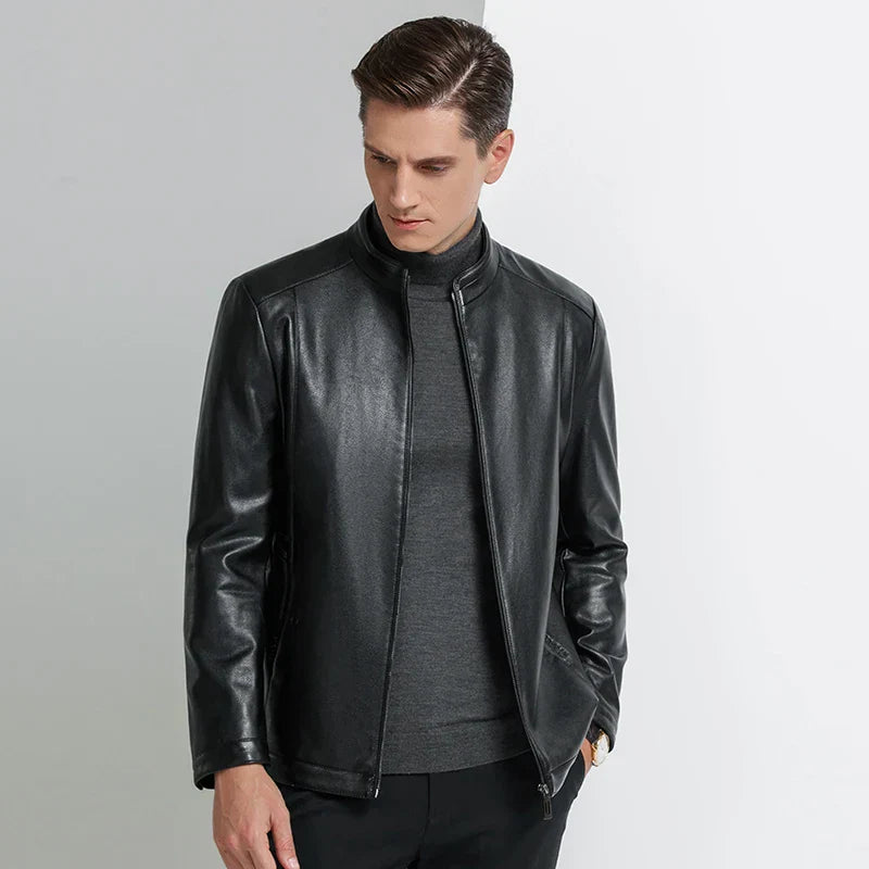 Loke™ Noir – Elegant læderfrakke med høj hals og rene linjer