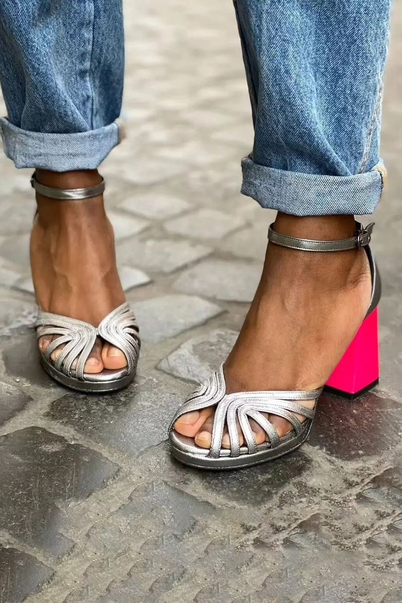 Yvette | Statement-sandaler med glansfuld finish