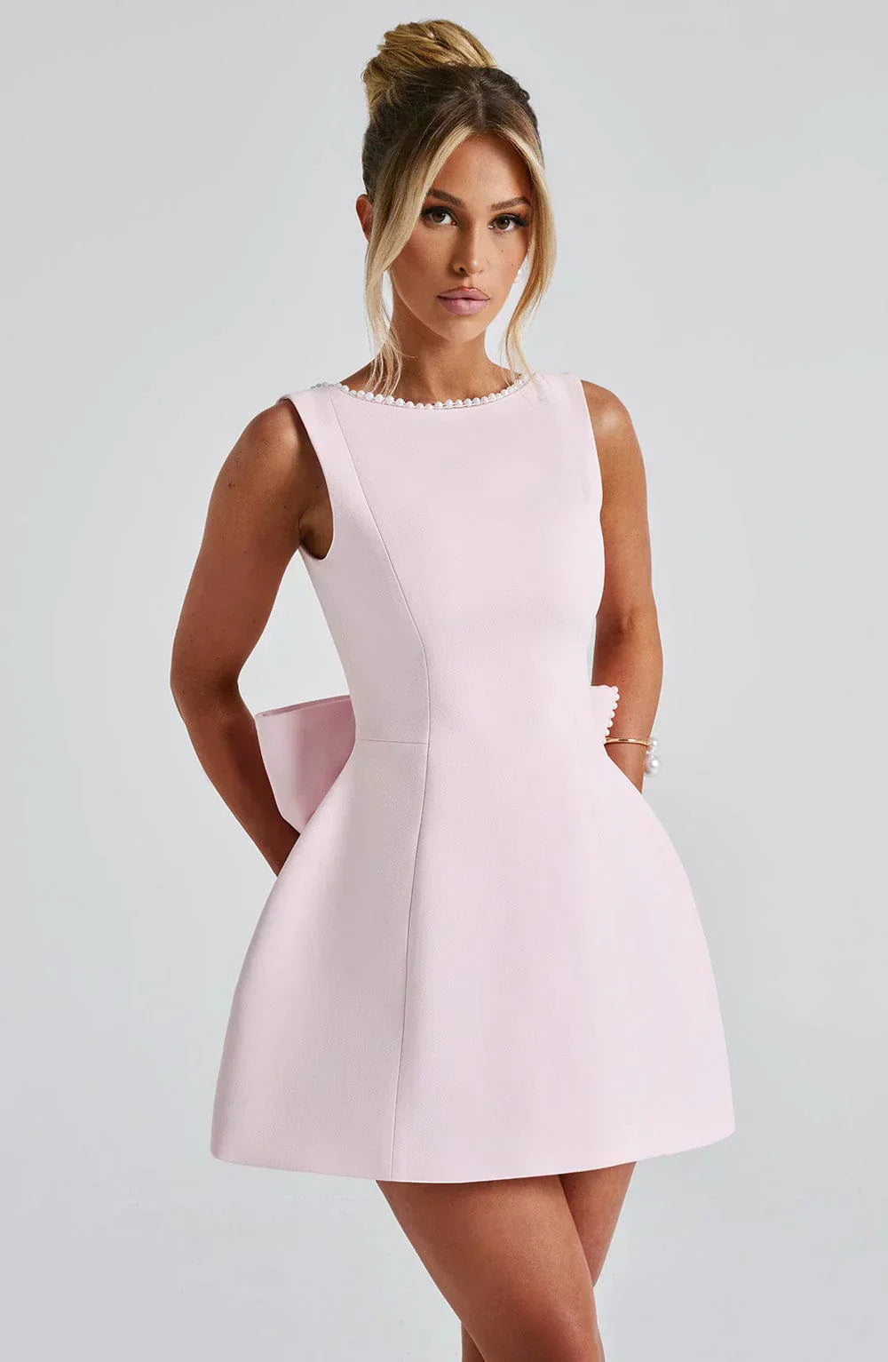 Mini kjole Rosea Pearl Bow
