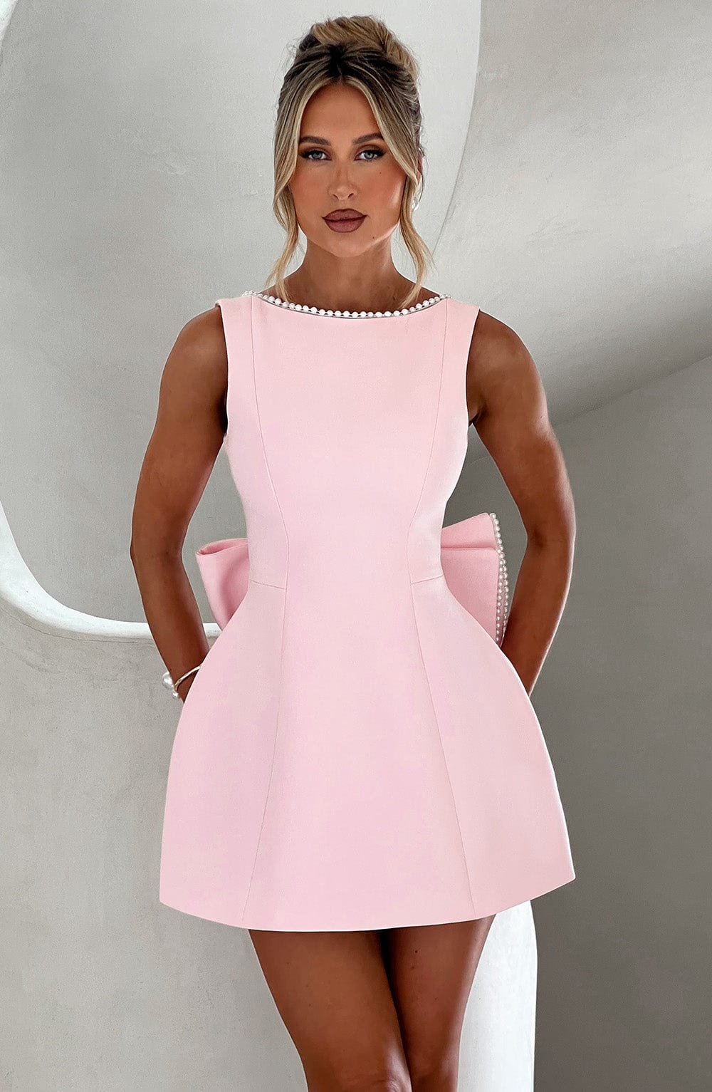 Mini kjole Rosea Pearl Bow