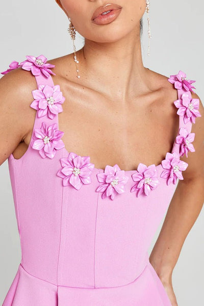 Cindy | Feminine Mini Kjole med Blomsterapplikationer