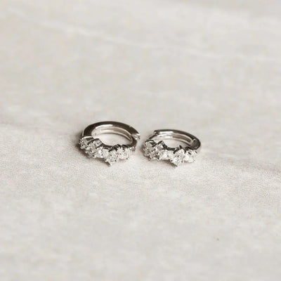 Krystal Klynge Huggies | Hvidguld 18k