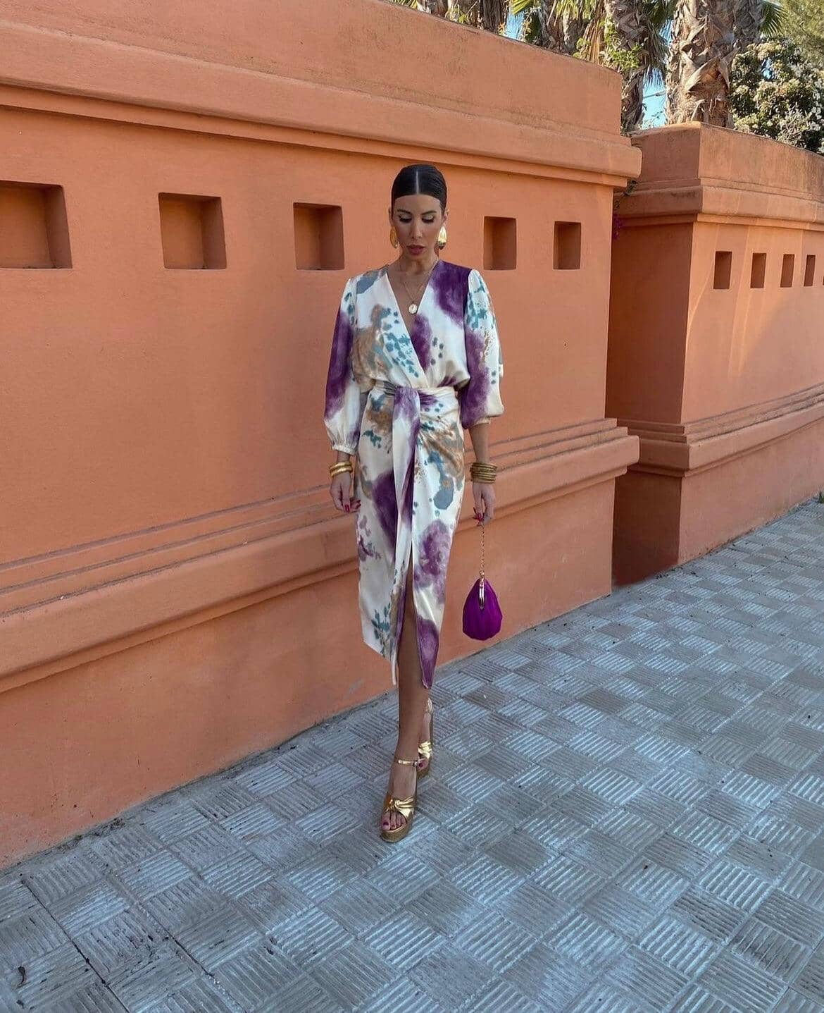 Elegant kjole Rosea i silke med v-hals