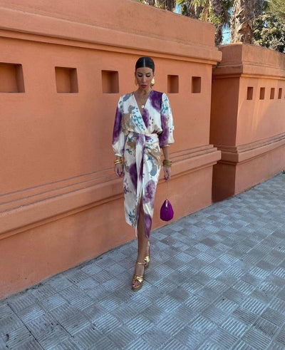 Elegant kjole Rosea i silke med v-hals