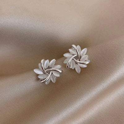 Elegante og eksklusive cirkeløreringe i opal petal i guld - DK
