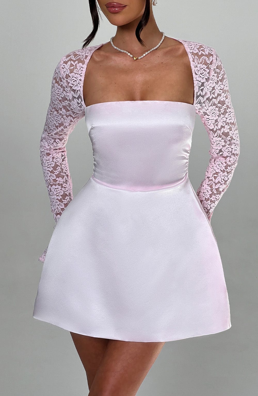 Rosa satin mini kjole