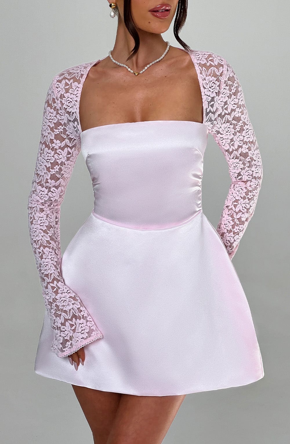 Rosa satin mini kjole