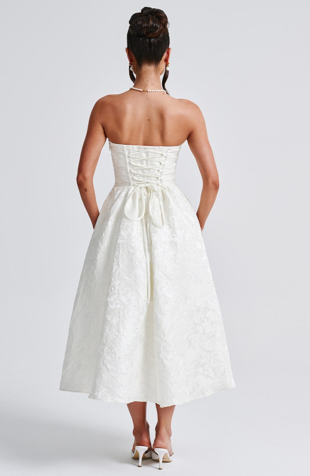 Rosa midi kjole uden stropper i jacquard